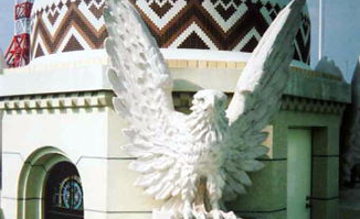 豊橋市公会堂 屋上鷲彫像